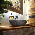 Natural 56 Jacuzzi Apartment 4*